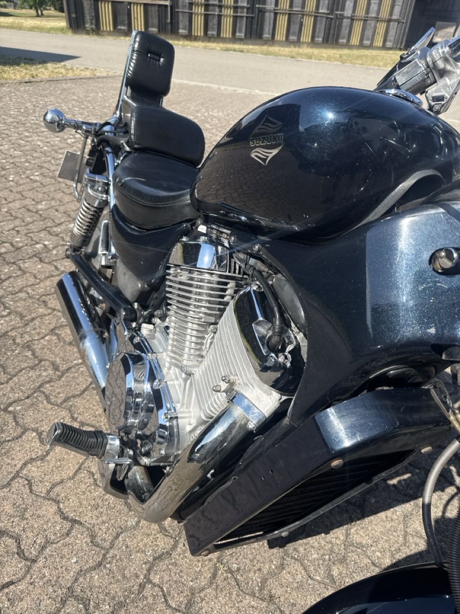 Suzuki Chopper: Suzuki Intruder VS 800  – Usato da Wettingen venduto da kw9_d8y7 1