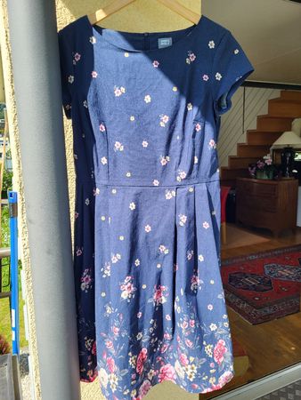 Sommerliches Blumenkleid von Grey Wolf, Grösse L, neu!