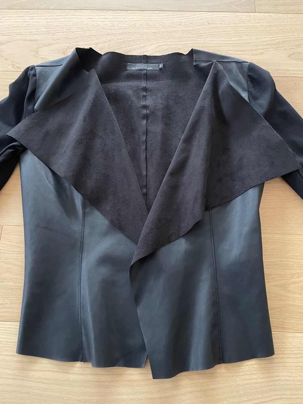 Only Giacche: schwarze Übergangsjacke – Usato da Eschenbach LU venduto da B.L.R 1