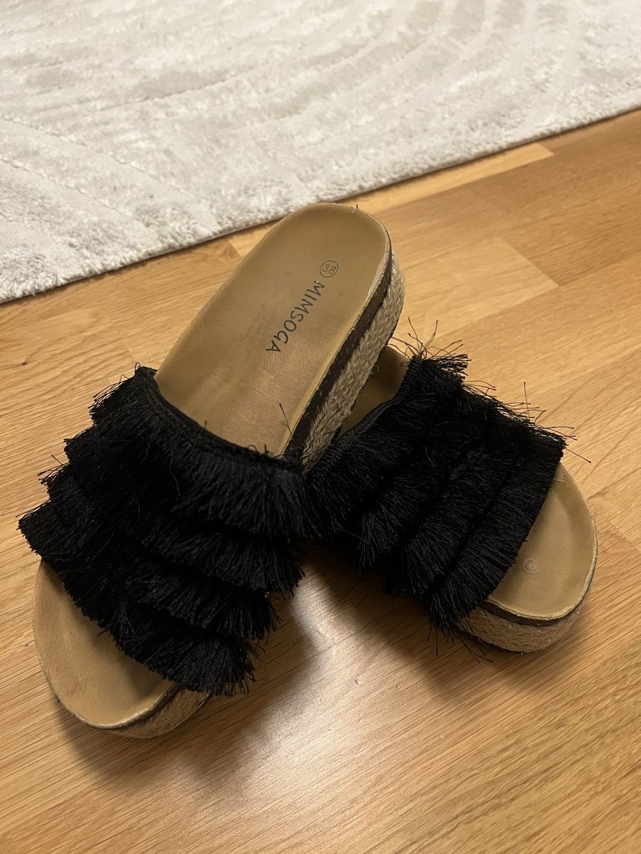 Scarpe da donna: Schwarze Finken mit Fransen, Grösse 38 – Usato da Zürich venduto da ale_ap