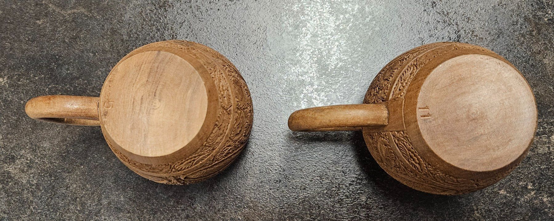 Articoli in legno: zwei schöne geschnitzte Holzbierkrüge – Nuovo (secondo la descrizione) da Lauerz venduto da jaybra 3
