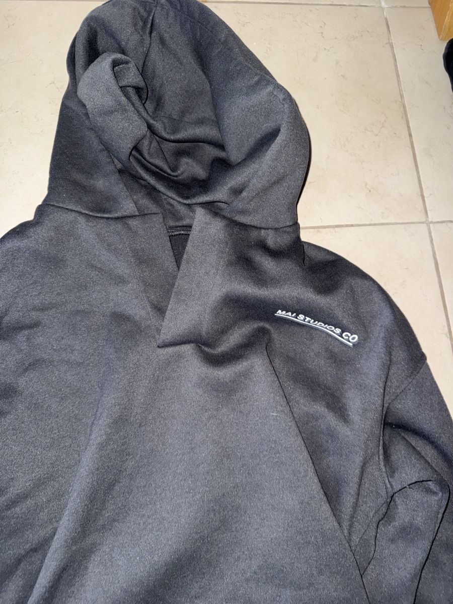Pullover & Sweatshirts: Kapuzenpullover Mai Studios Co dunkelgrau gebraucht – Gebraucht aus Kreuzlingen von sop_kxw5 2