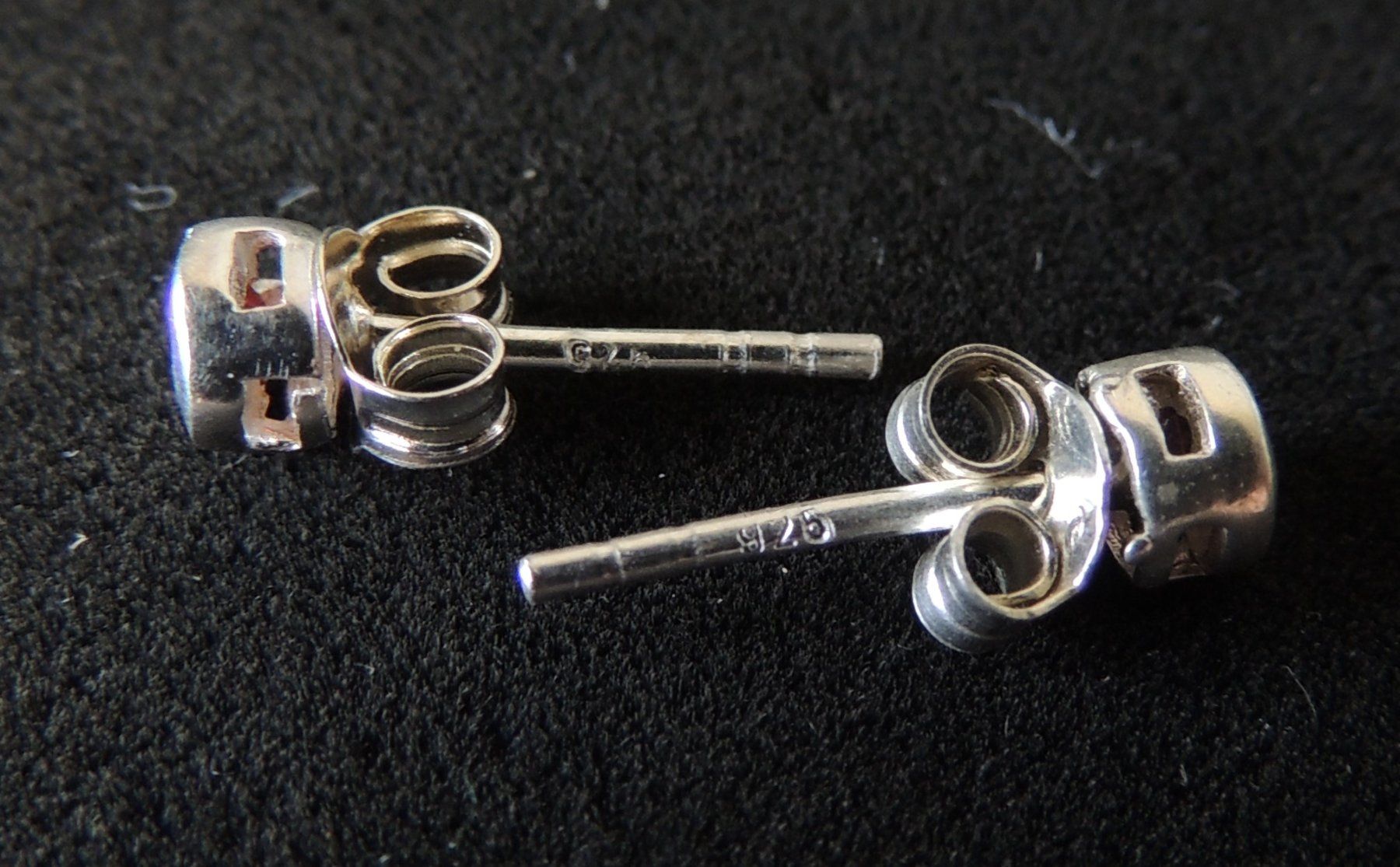 Orecchini pendenti & Orecchini a lobo: Granat Silber 925 Ohrstecker 4 mm – Nuovo e nell'imballaggio originale da Waldenburg venduto da schaller707 2