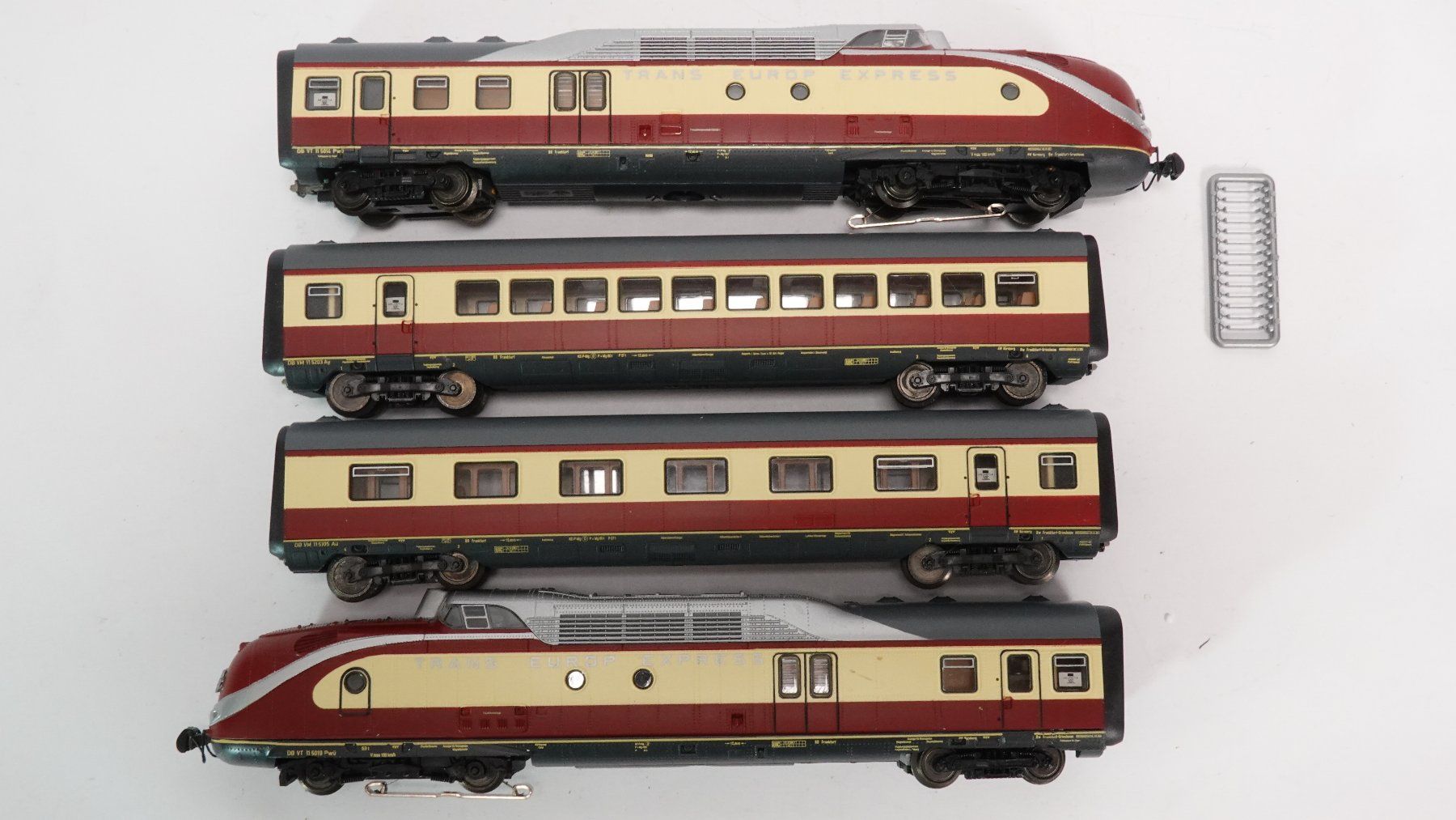 Roco Modellini di ferrovie: c5 Roco DB Triebzug 4-teilig VT 11.5 / Bastelware – Difettoso da Uetendorf venduto da tigermuegi 2