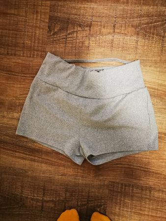 Sommer Shorts, grau, Gr. M, originelles Design, neuwertig