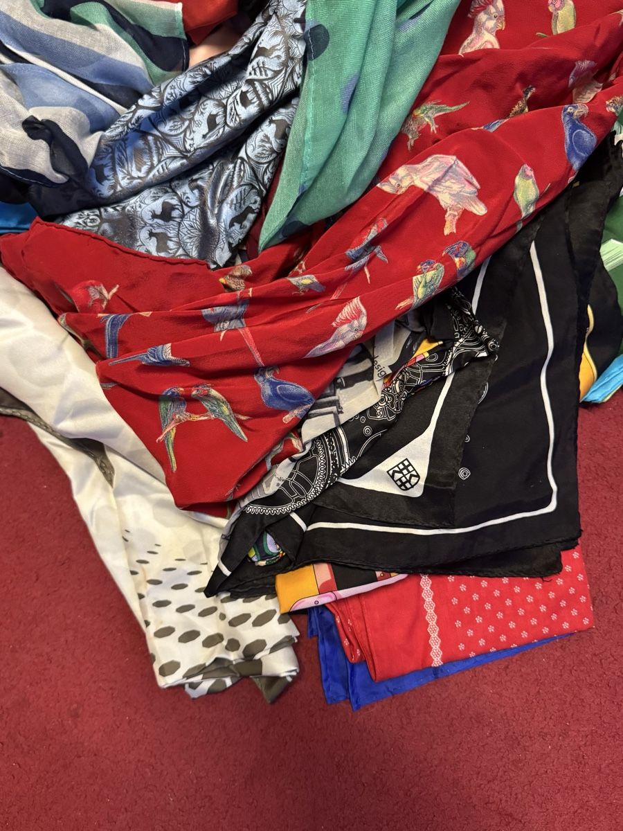 Lots de vêtements: Lot Stoffschals diverse  – D'occasion à Schlieren par Freundlich02 2