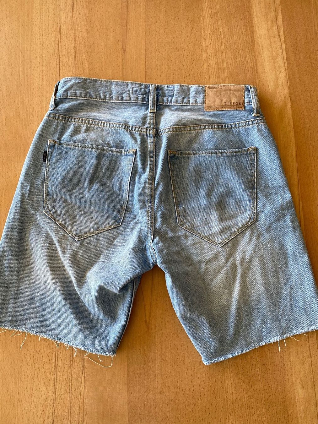 Pantaloni: short Tiffosi gr.S – Usato da Delémont venduto da Petitlutin 3