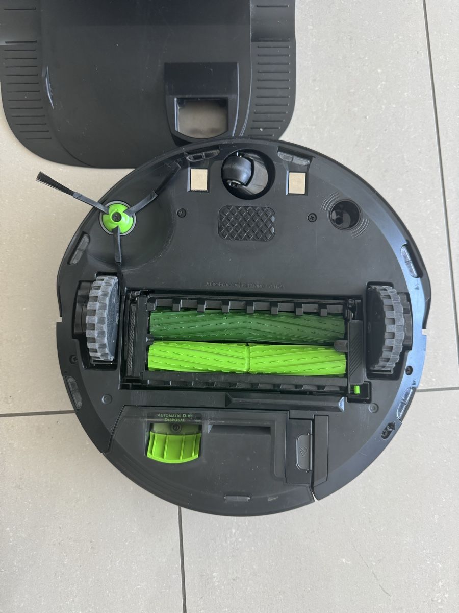 Irobot Aspirapolveri & Accessori: Saugroboter iRobot Roomba j7+ gebraucht – Usato da Chur venduto da mal_svd2 2