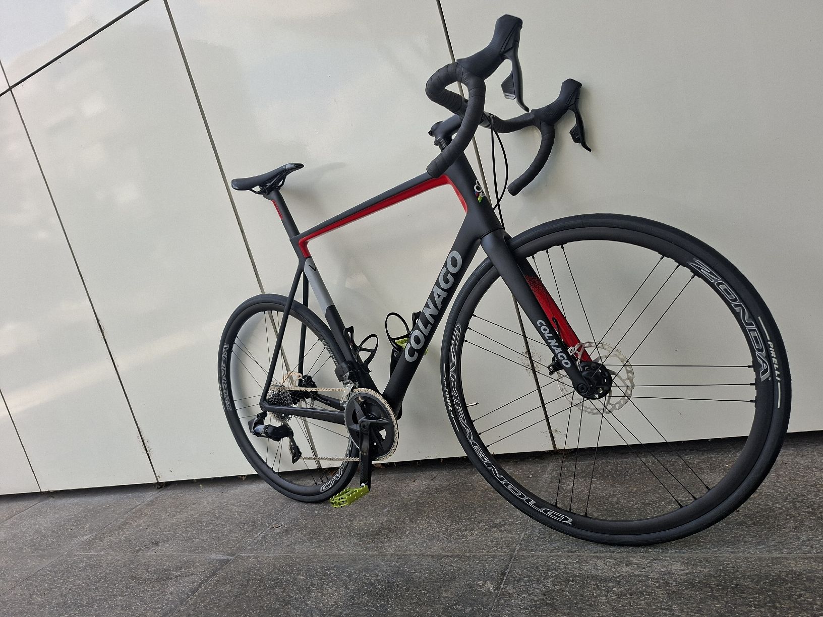 Colnago Velos: Colnago V3 Disc  SRAM Rival AXS – Neu (gemäss Beschreibung) aus Zug von Simao123