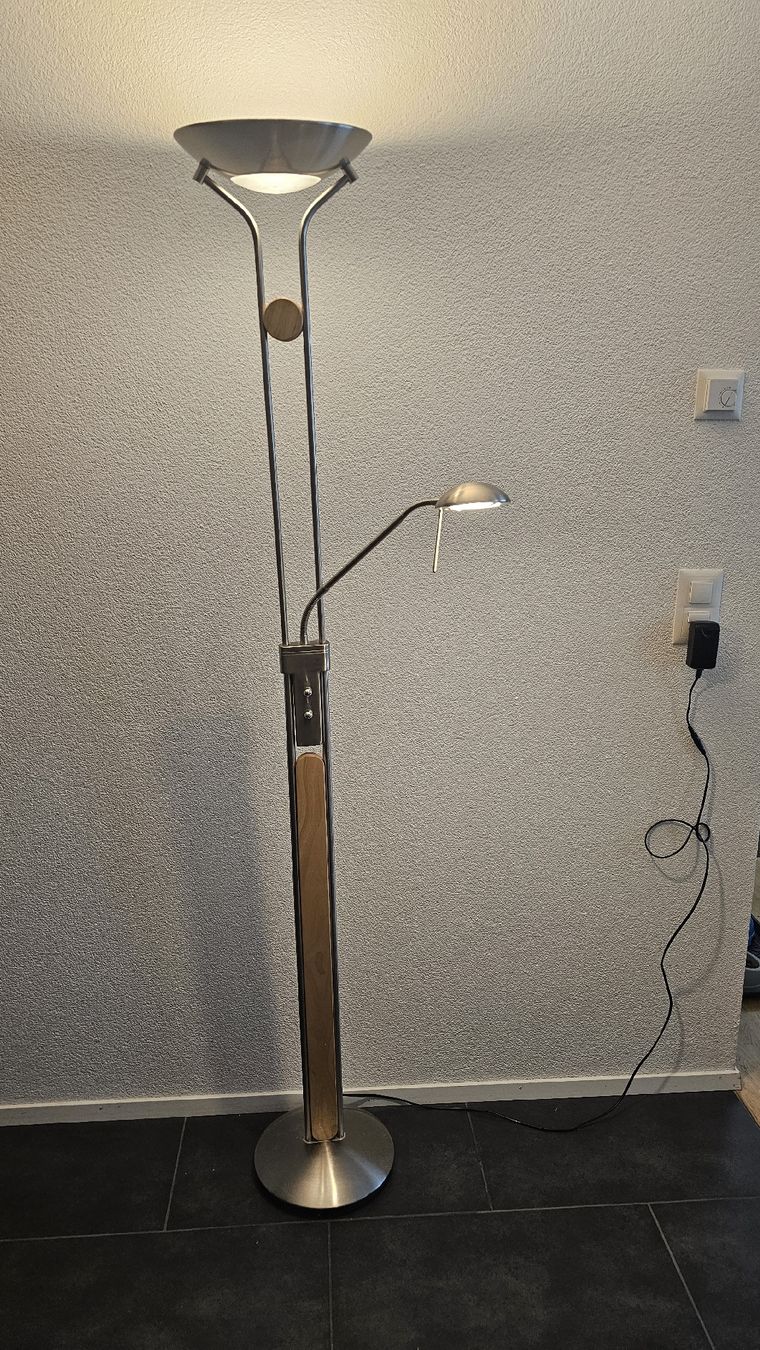 Lampen: Stehlampe Dimmbar – Gebraucht aus Lyss von xRaptor21