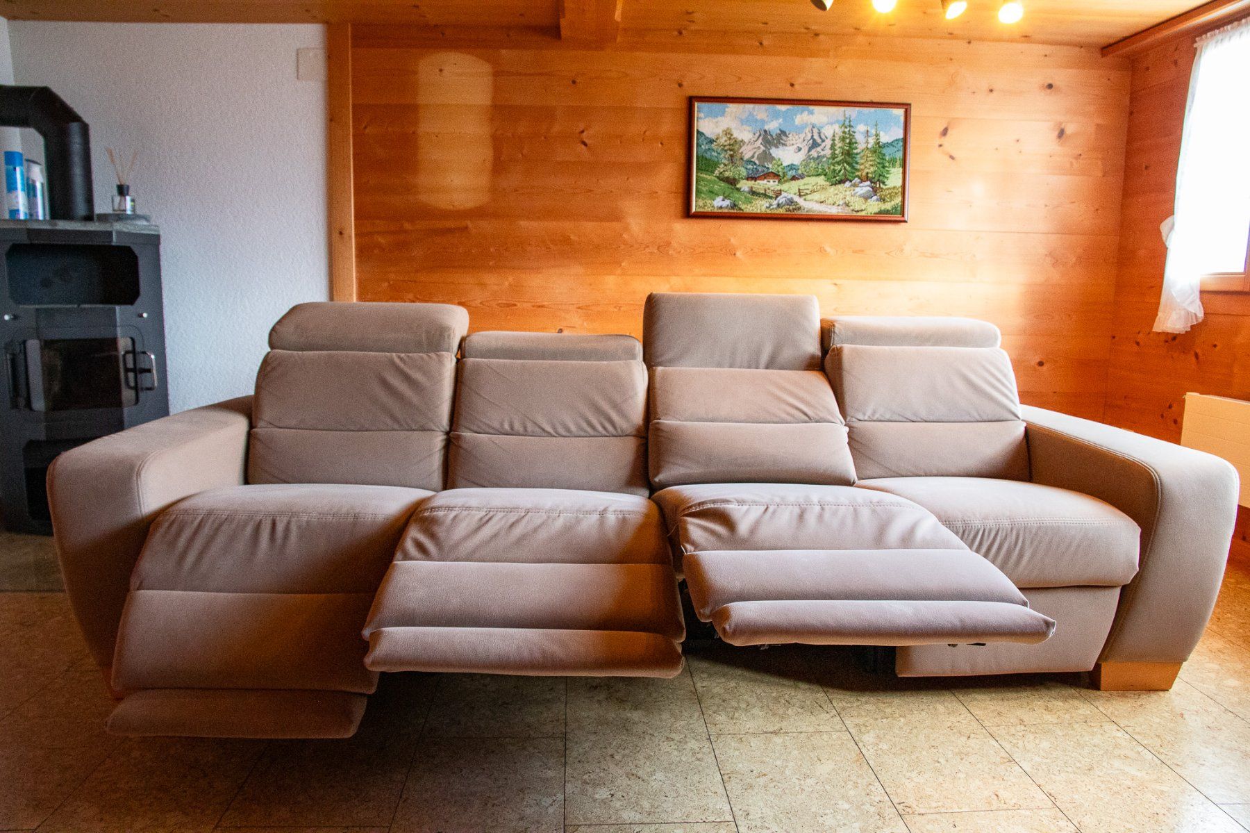 Sofas: SOFA / 4-Sitzer Relaxsofa mit elektrischer Verstellung – Gebraucht aus Hasliberg Wasserw von Tan. 2
