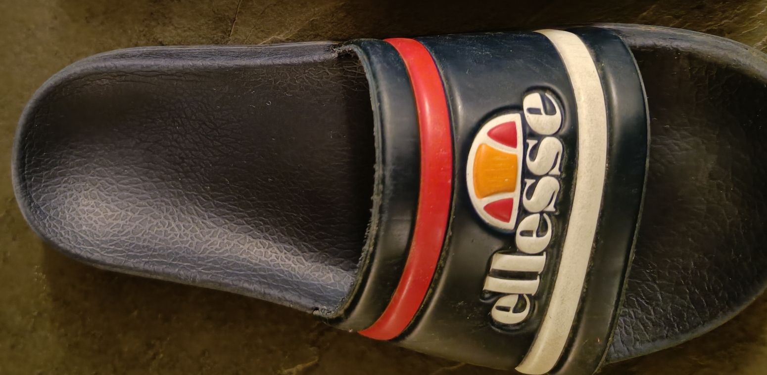 Ellesse Scarpe per ragazzi: Badeschlappen von Ellesse, Grösse 36 – Usato da Rorschach venduto da Laboumedeluxe