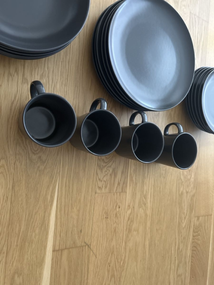 Set di piatti: Geschirrset dunkelblau, 18-teilig neuwertig – Usato da Brunegg venduto da Stefan2600 4
