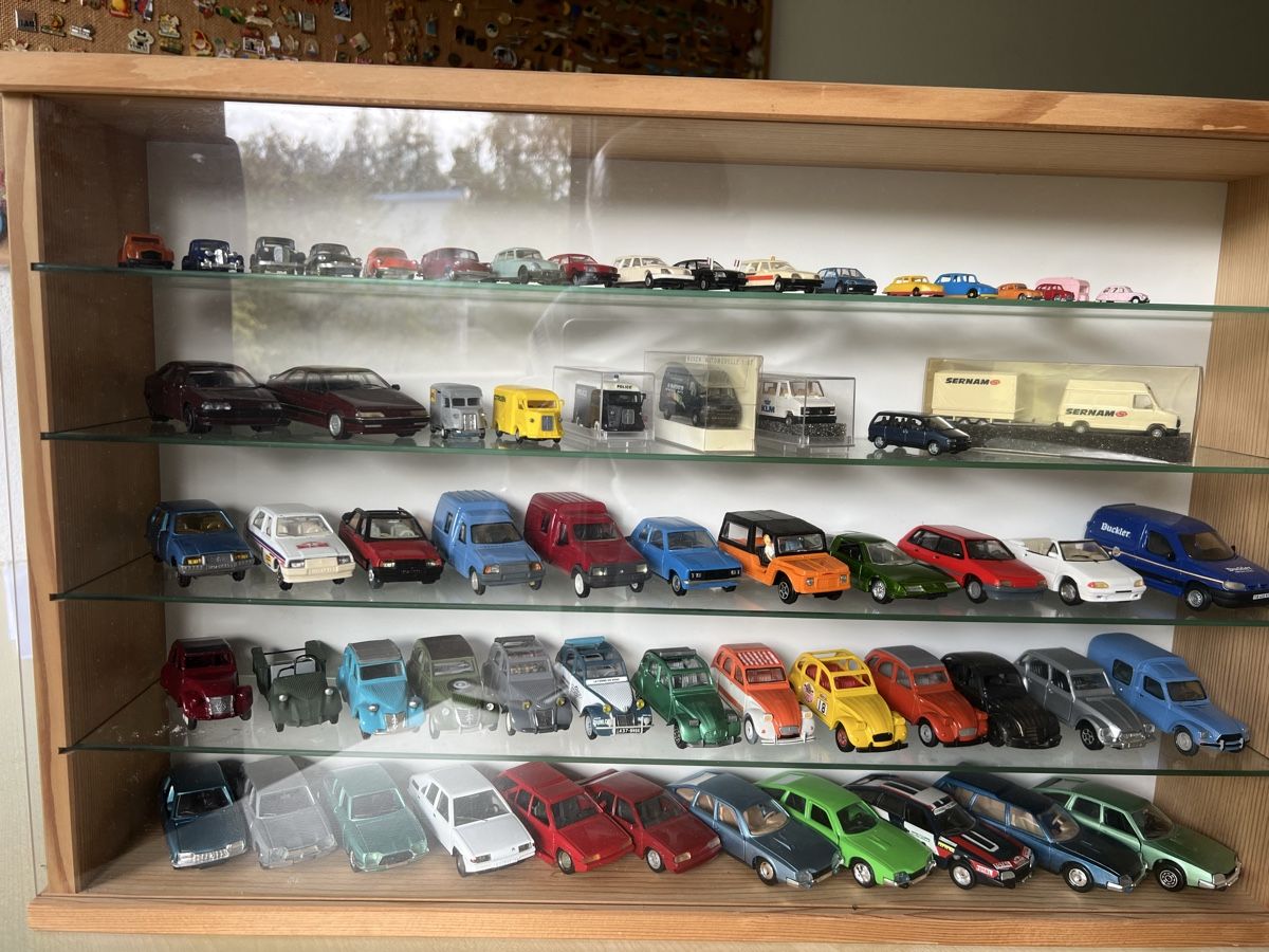 Citroën Voitures modèles: Citroen Modellautos mit Vitrine – Neuf (Voir description) à Zürich par 1level