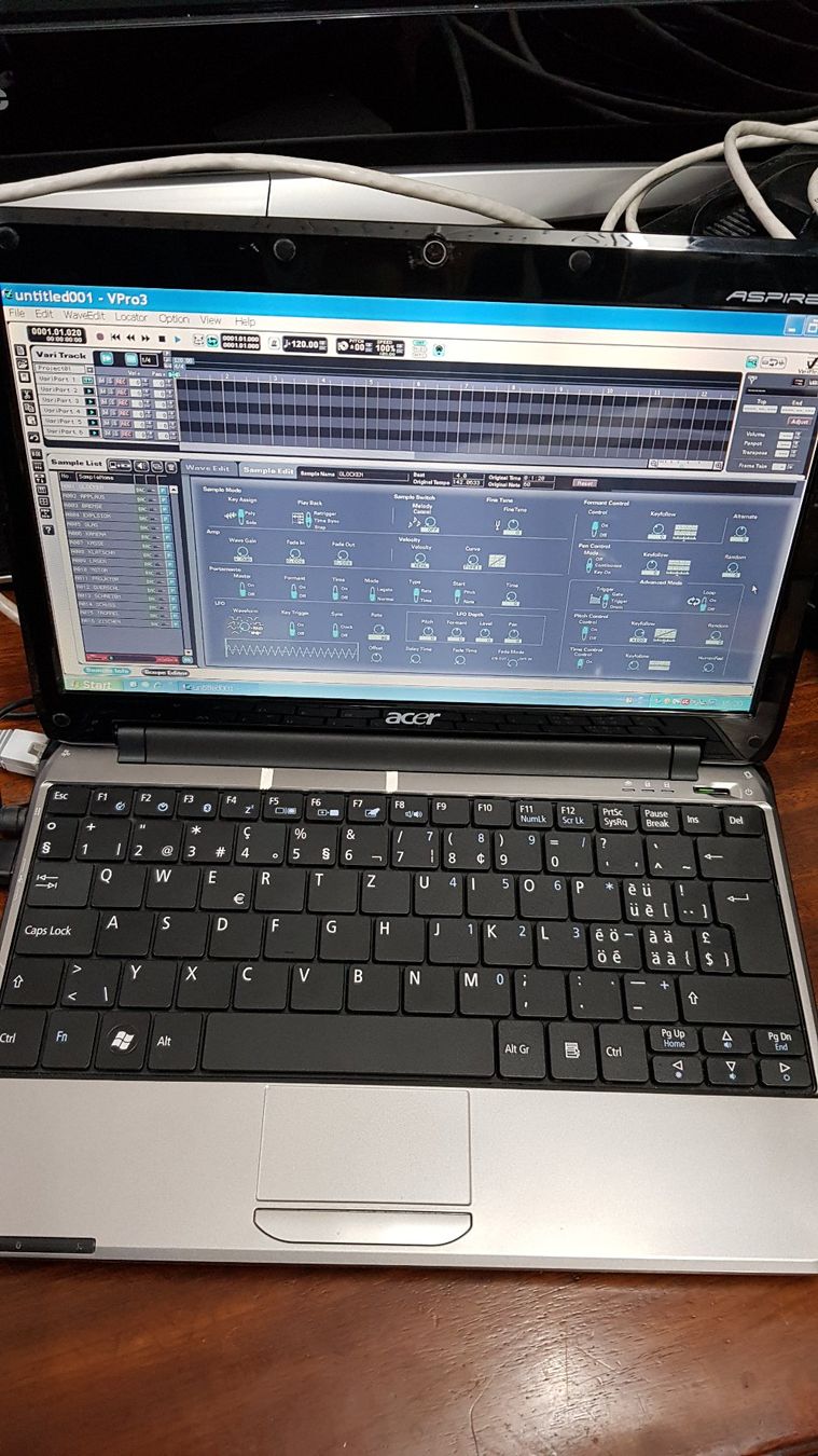 Musikinstrumente: Roland VariOS Open System Module mit Notebook – Gebraucht aus Herisau von Musikfestival 1