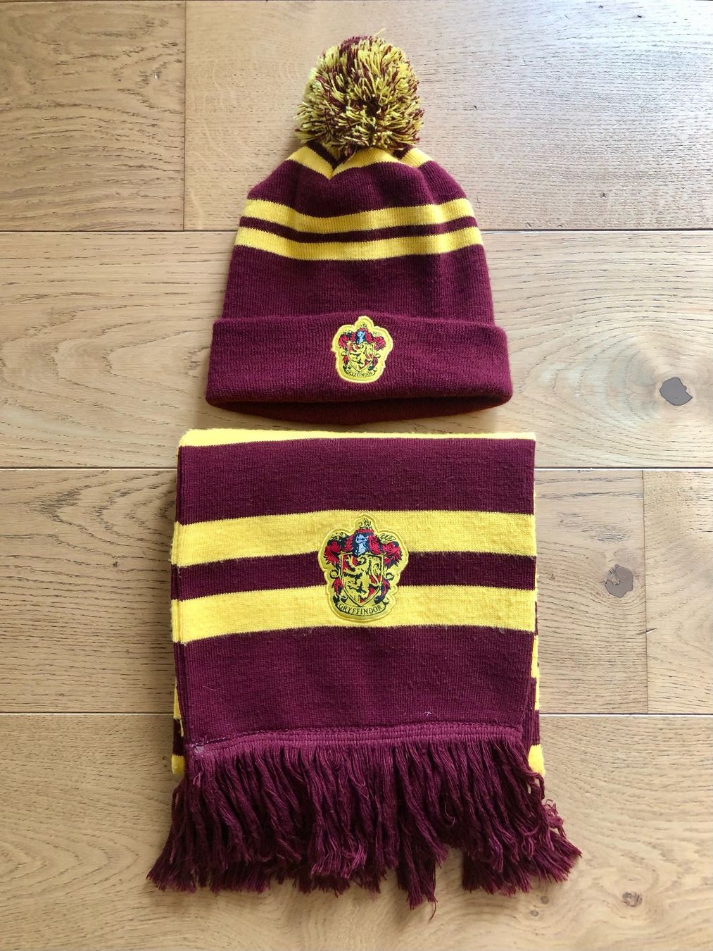 Foulards, Tücher & Schals: Echarpe et bonnet Harry Potter – Gebraucht aus Delémont von Ricardo-1982
