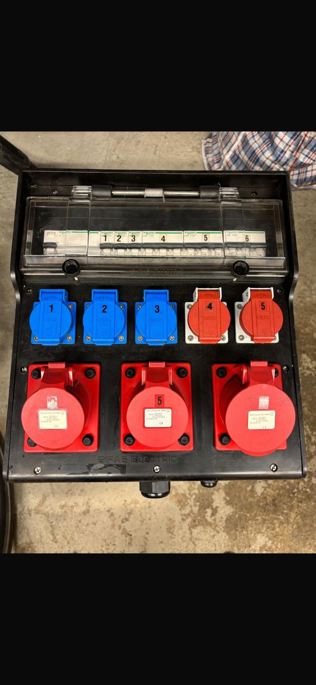 GIFAS Elektrotechnik: Elektroverteilkasten Gifas – Gebraucht aus Gränichen von Oldski