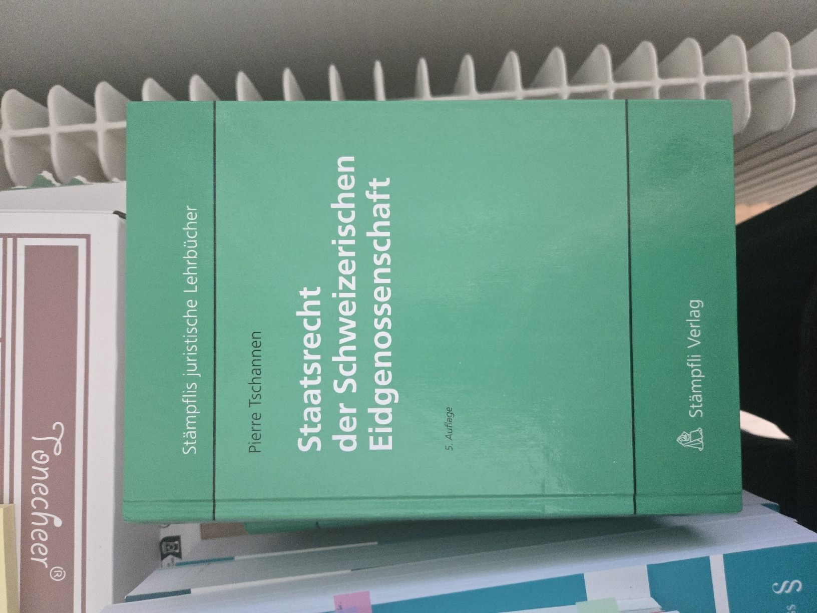 Libri: Buch Staatsrecht der Schweizerischen Eidgenossenschaft – Nuovo (secondo la descrizione) da Bern venduto da lau_px9g