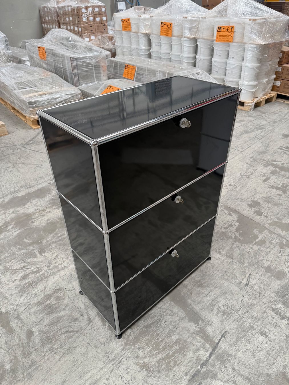 USM Scaffali: USM Haller Sideboard 1x3 Graphitschwarz 1x3 Q2 – Usato da Balsthal venduto da Designhaus.Schmitt 2
