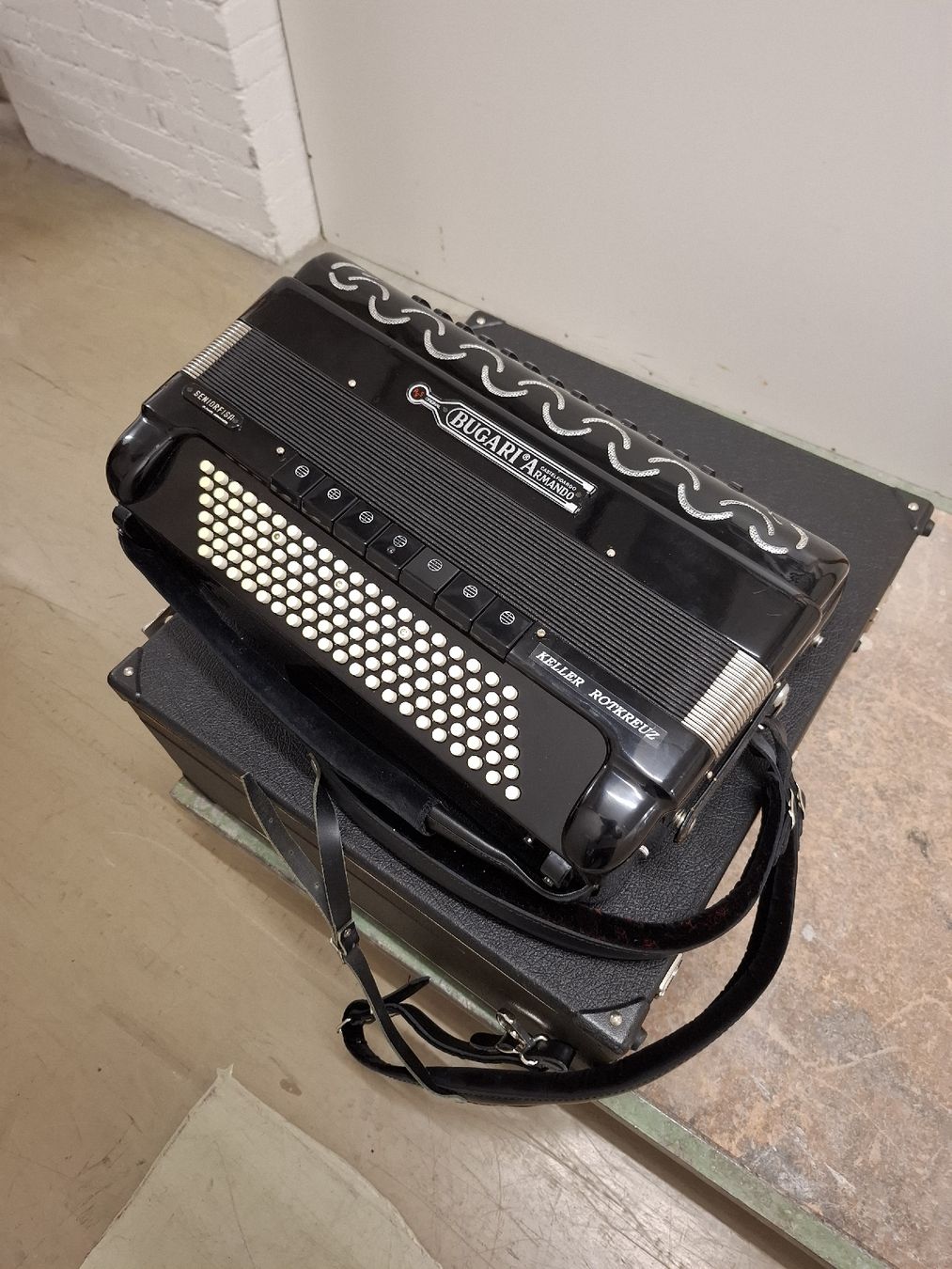 Strumenti musicali: 4.chorig Bugari chromatisch – Usato da Villeneuve venduto da BibiVintage 4