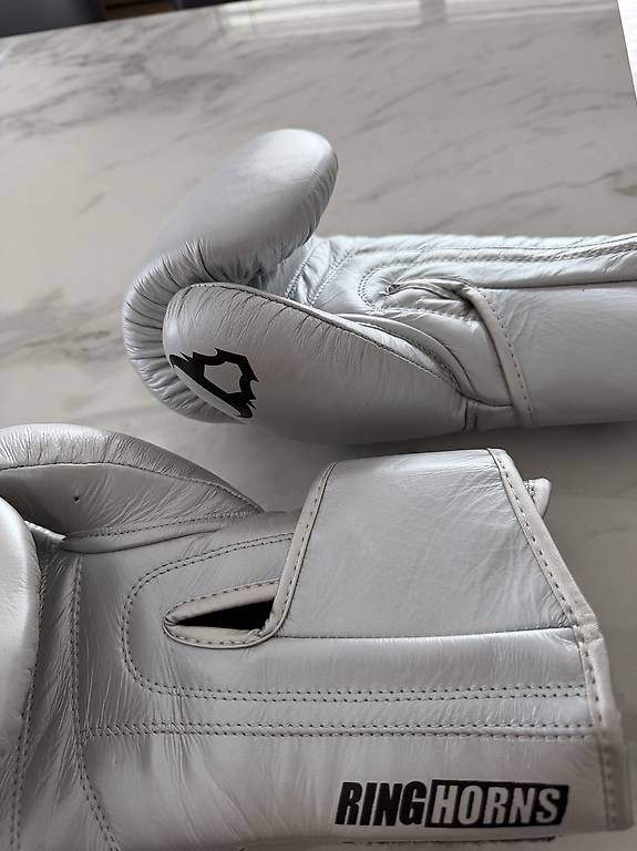 Guanti & manicotti: Gants de boxe  – Usato da Bulle venduto da Preteni 2
