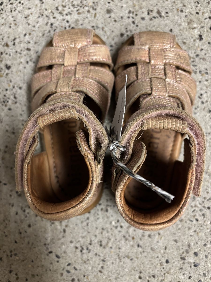 Bisgaard Scarpe per ragazze: Bisgaard Sandalen Roségold, Grösse 23 – Usato da Büren an der Aare venduto da Nikito2001 2