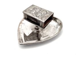 Aschenbecher Silber Herz mit Zündholz Aufsatz