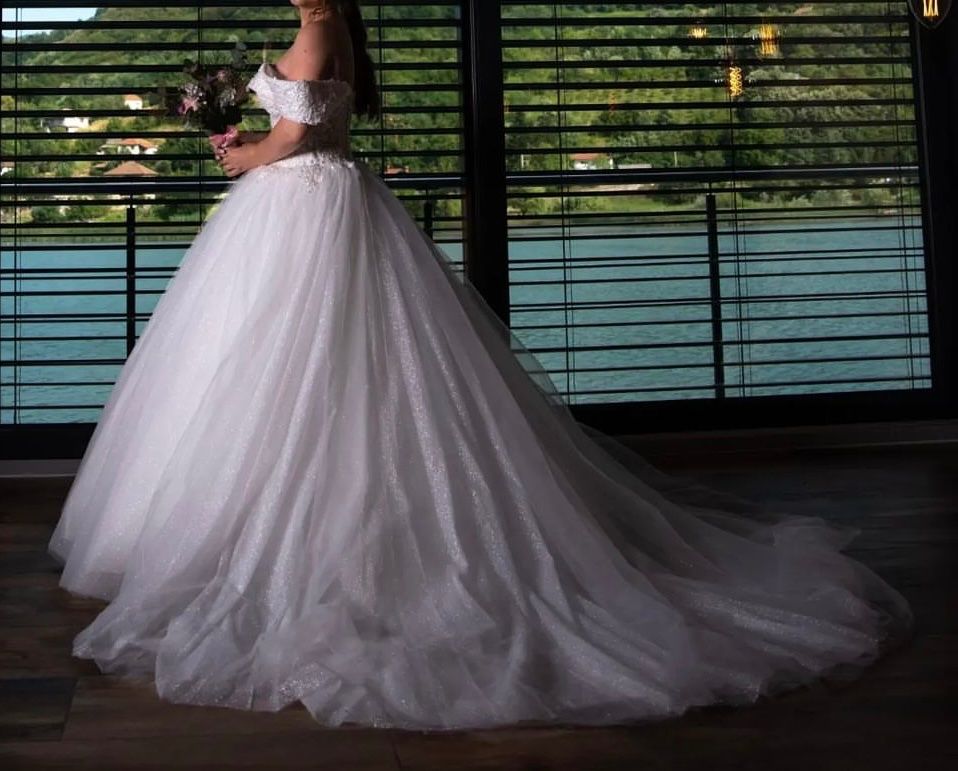 Vestiti: Robe de mariée – Usato da Bassecourt venduto da Bxt 1