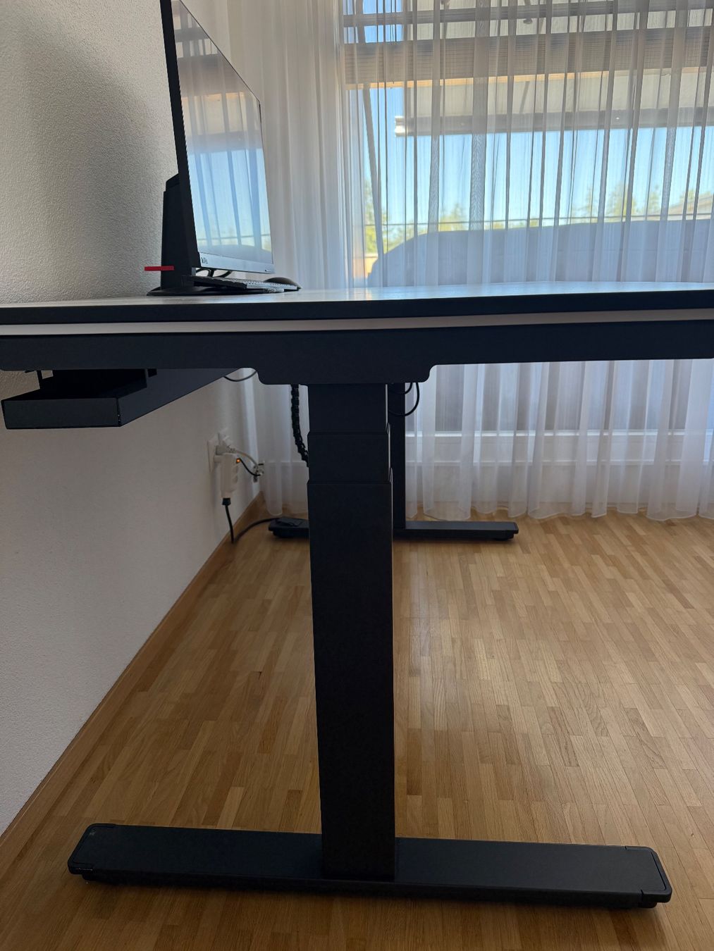 Scrivanie: Höhenverstellbarerer Schreibtisch – Usato da Zürich venduto da rje_92p6 1