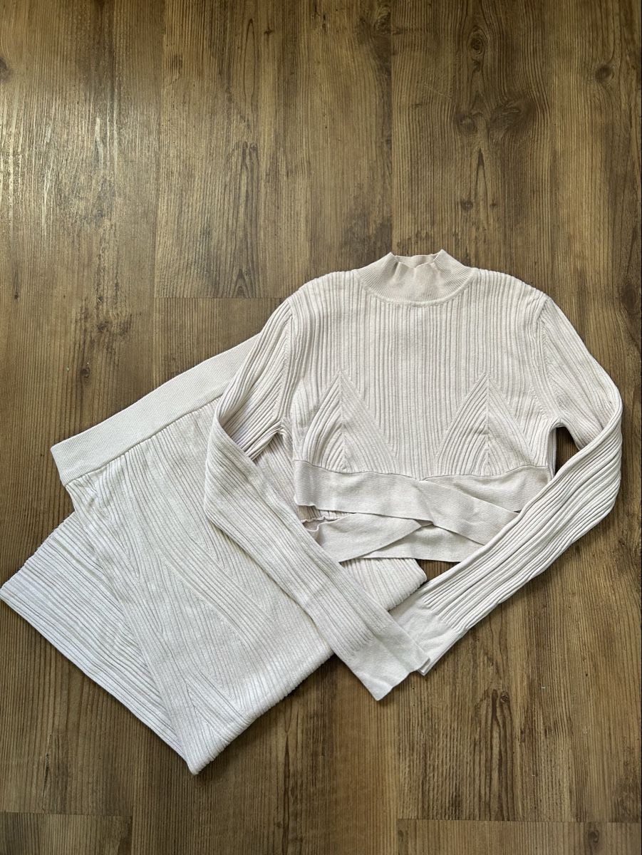 Lots de vêtements: Ensemble en maille beige AMISU – Taille S – D'occasion à Biel/Bienne par Lorenzo2014