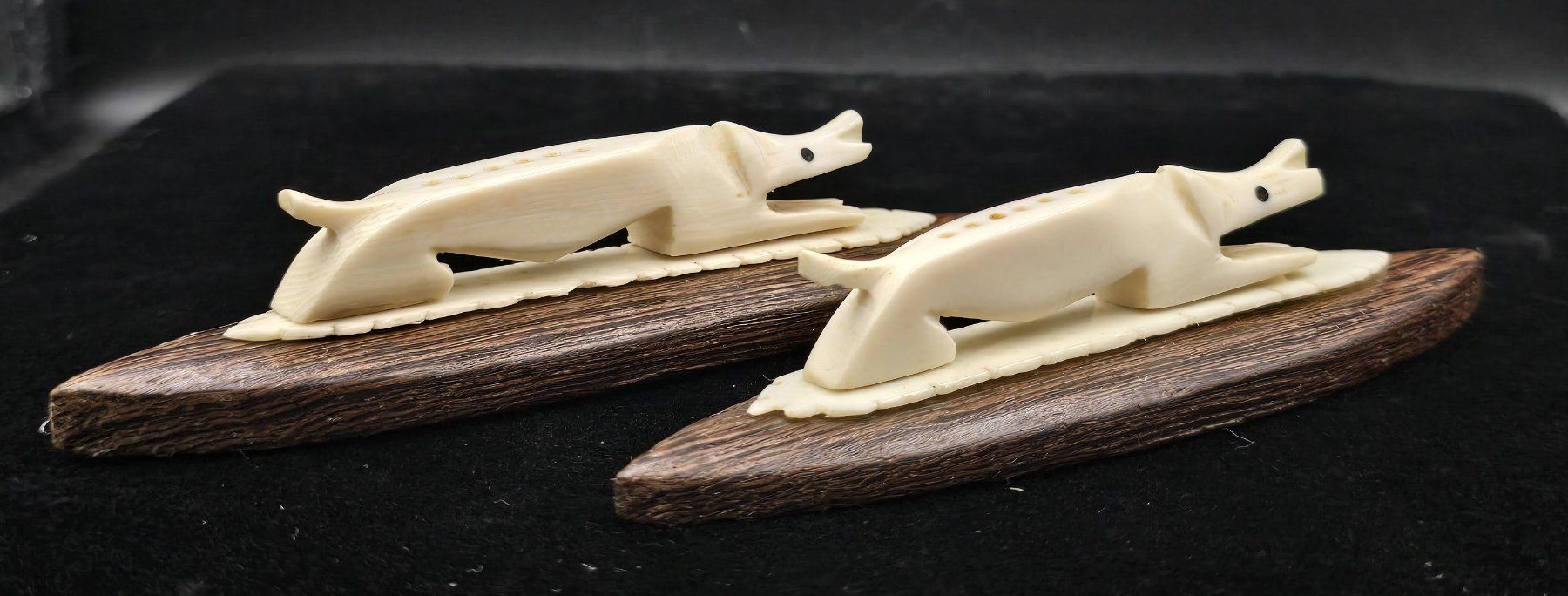 Statuette: Schnitzereien Hund ? Auf Holzsockel – Usato da Rorschacherberg venduto da snOOpydOg11 5