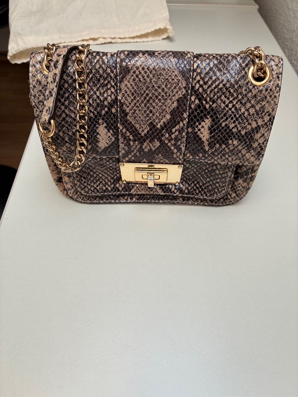 Borse da donna: Michael Kors Handtasche Python Optik, Goldkette,Top! (55) – Usato da Zürich venduto da Bhonolulu 4