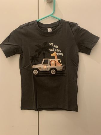 T-Shirt Auto und Tier-Motiv, Gr. 110/116, sehr guter Zustand