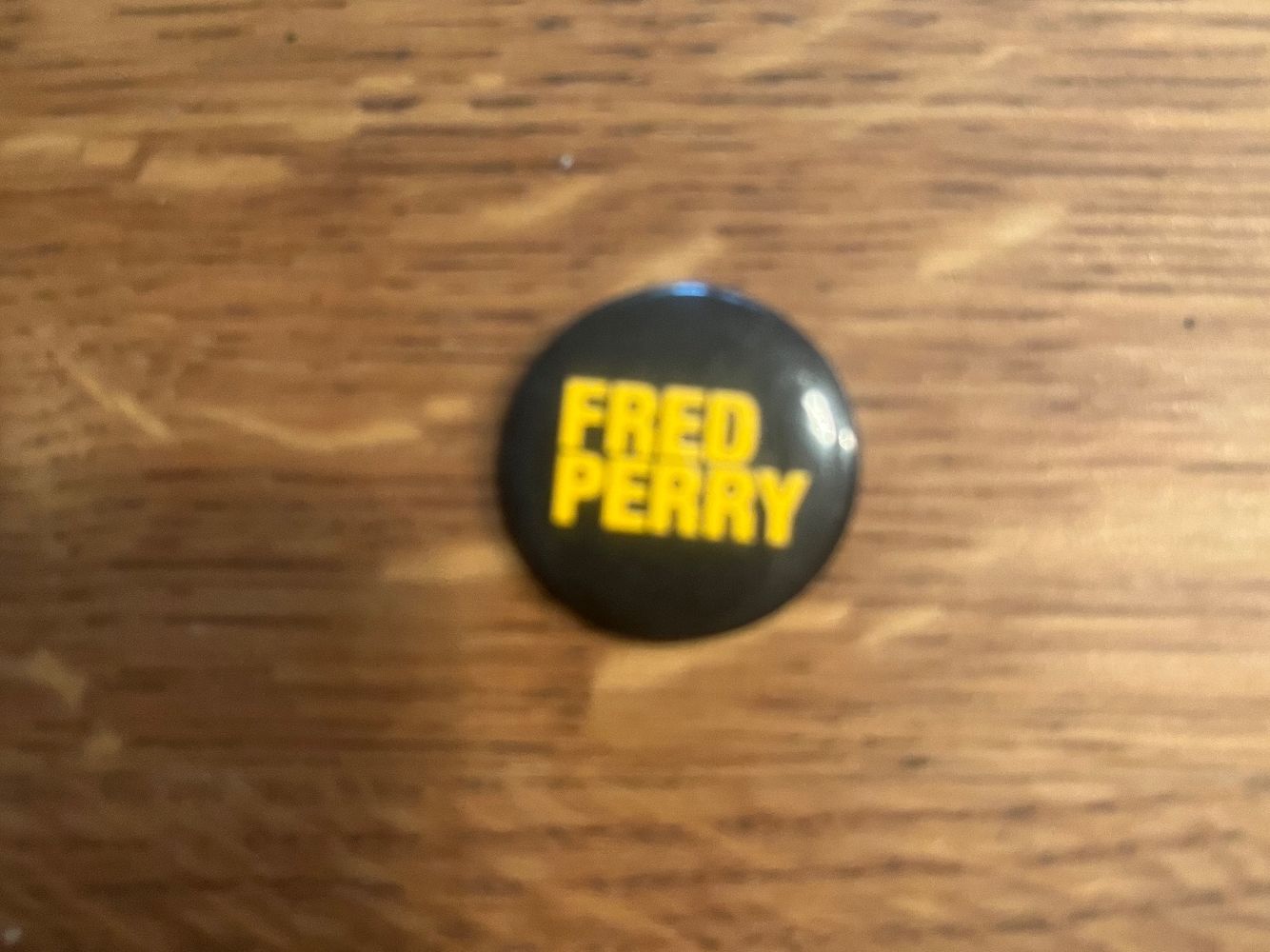 Plaketten & Abzeichen: *Fred Perry Button* – Gebraucht aus Seuzach von Black_sheep