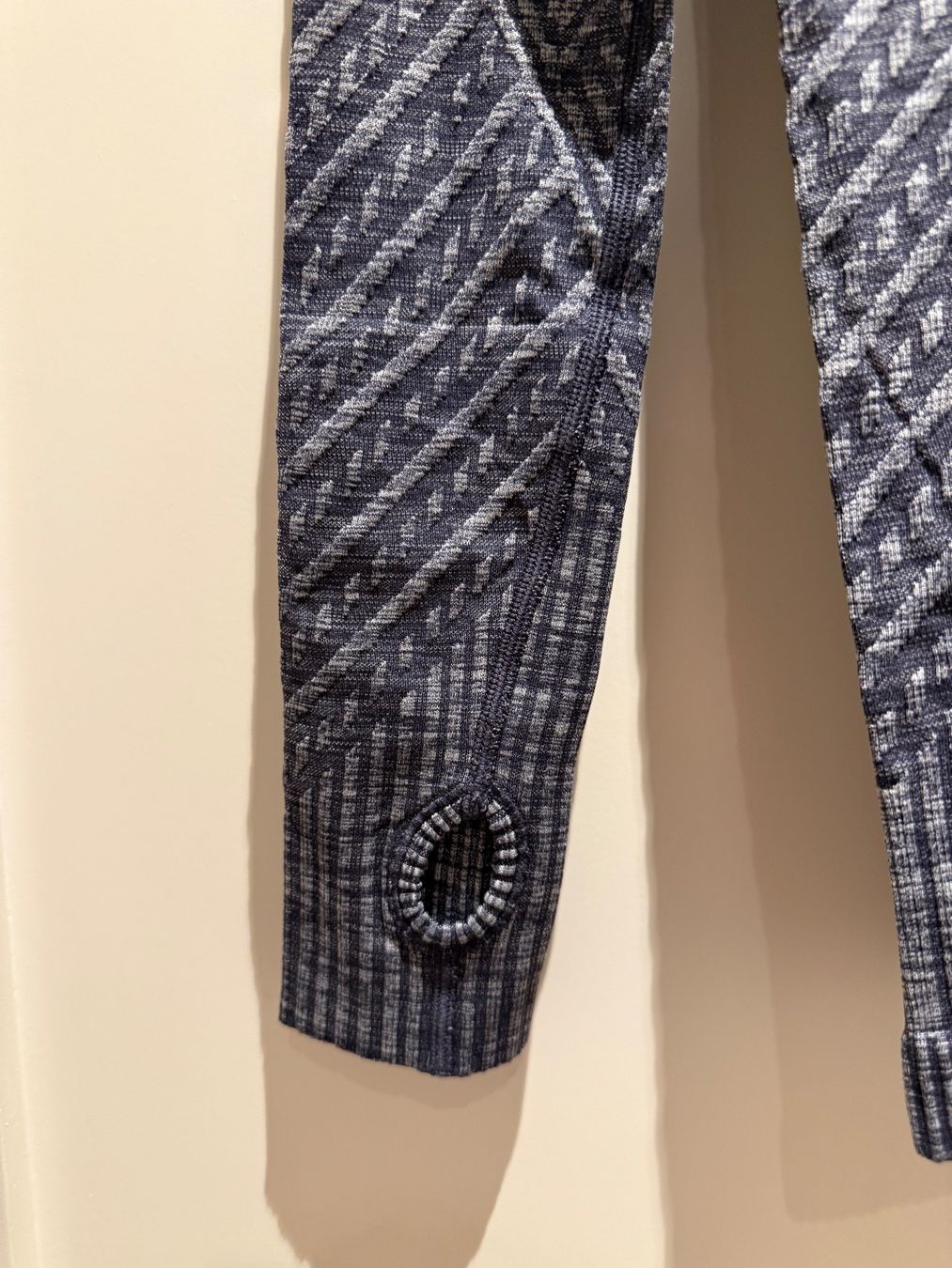 Lululemon Top: Lululemon Swiftly Tech LS 2.0 - Winter Running Top size 4 – Usato da Zürich venduto da floridiablanca 2