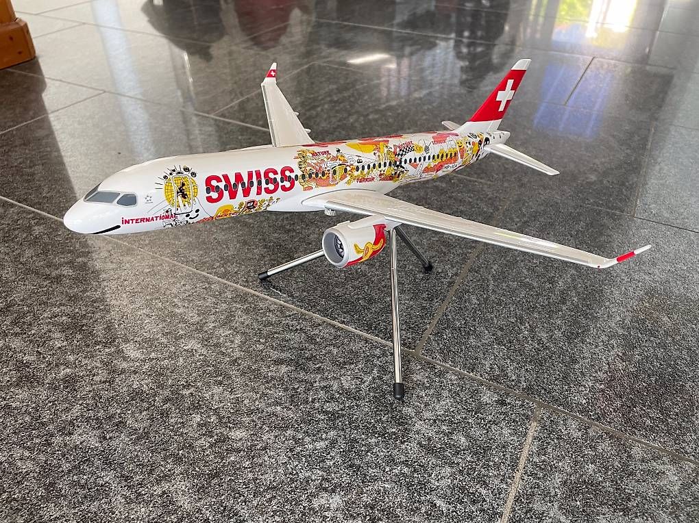 Swiss Kit di modellismo & Modellini statici: Swiss Flugzeugmodell Bobardier CS 300 – Usato da Hondrich venduto da Achilles_500