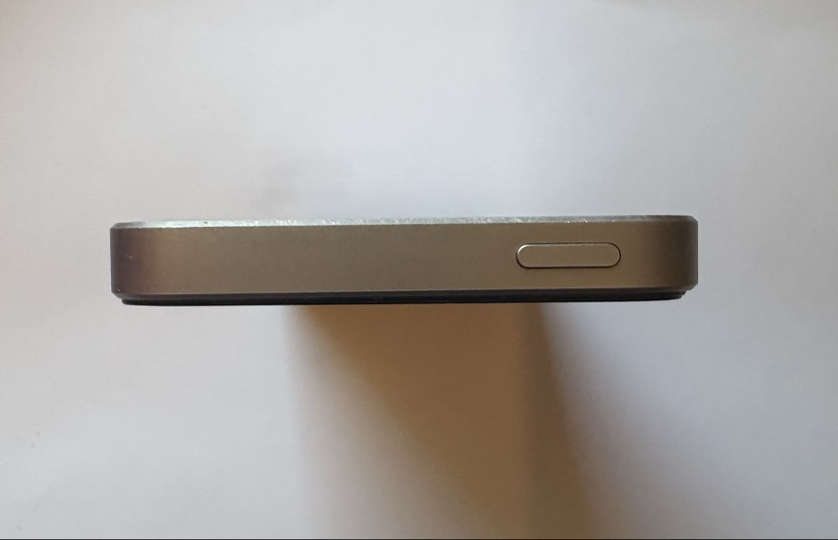 Apple Telefoni cellulari / Smartphones: Apple iPhone SE 1. Gen. Silber 64 GB – Usato da Turbenthal venduto da Pepi52 5