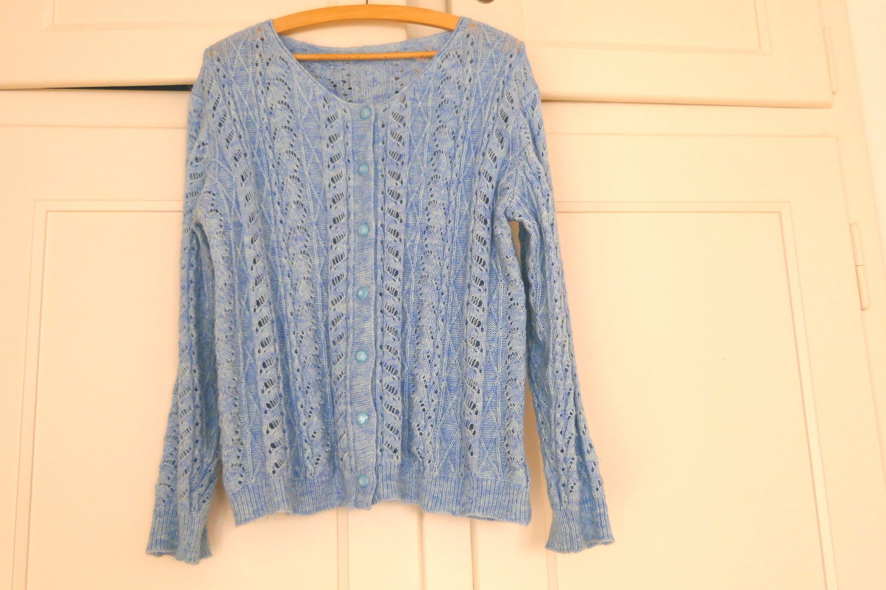 Jacken: Strickjacke jeansfarben Grösse XL – Gebraucht aus Köniz von Minaja99