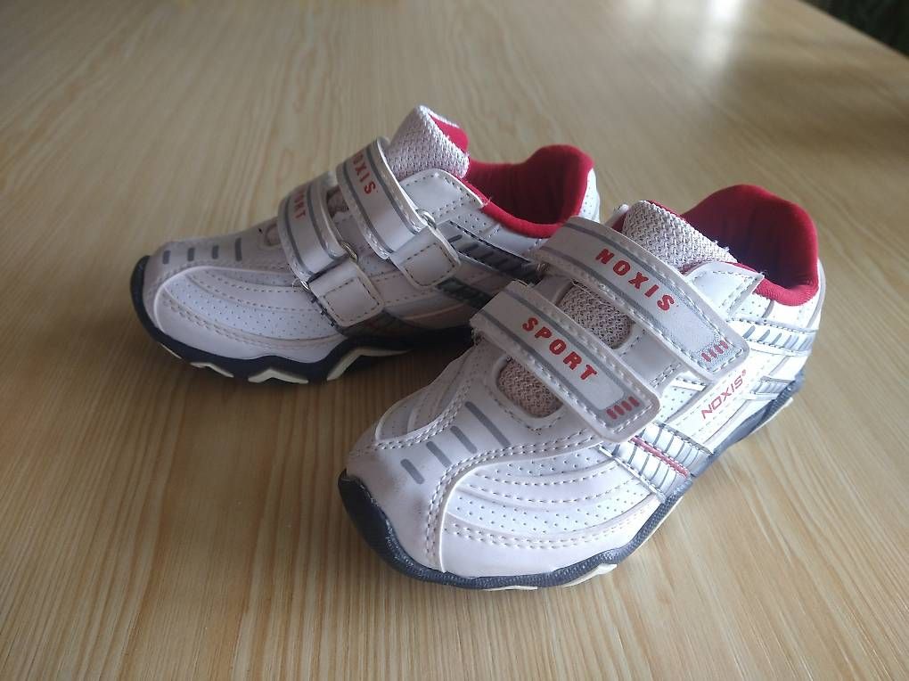 Scarpe per ragazzi: Neue Schuhe Grösse 26 – Usato da Ebnat-Kappel venduto da Schneehas20