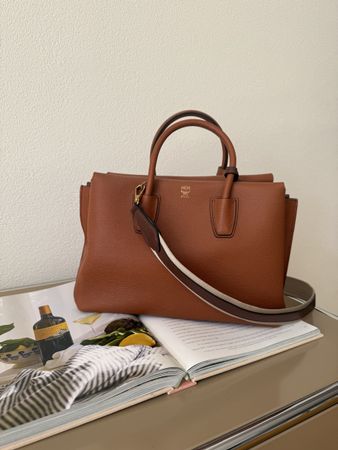 MCM Handtasche Leder braun mit Schultergurt guter Zustand