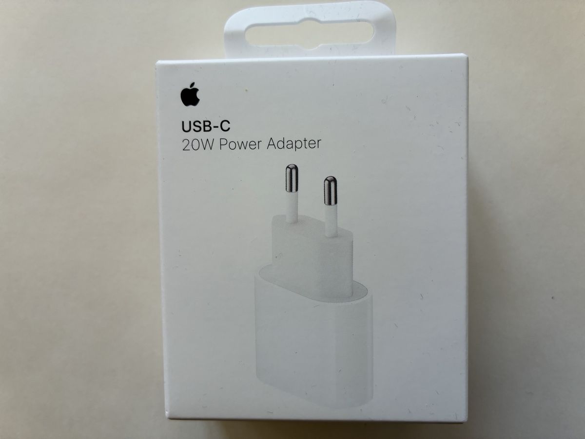 Apple Lecteurs & Adaptateurs: Apple USB-C 20W Power Adapter – Neuf avec emballage d'origine à Riehen par J.-M.