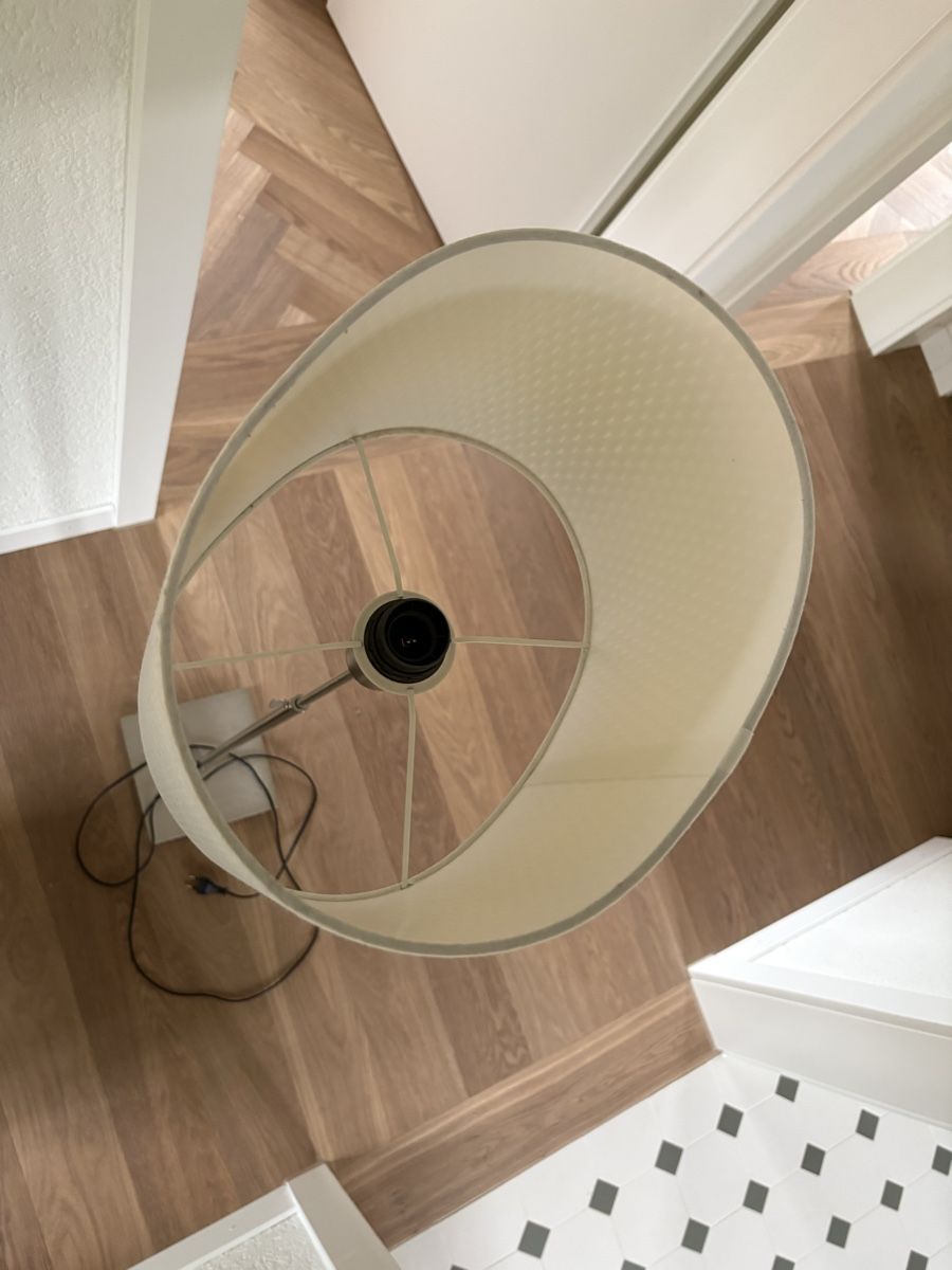 Lampade: Ikea Stehlampe weiss/beige ovale Form – Usato da Kriens venduto da aloha19 3
