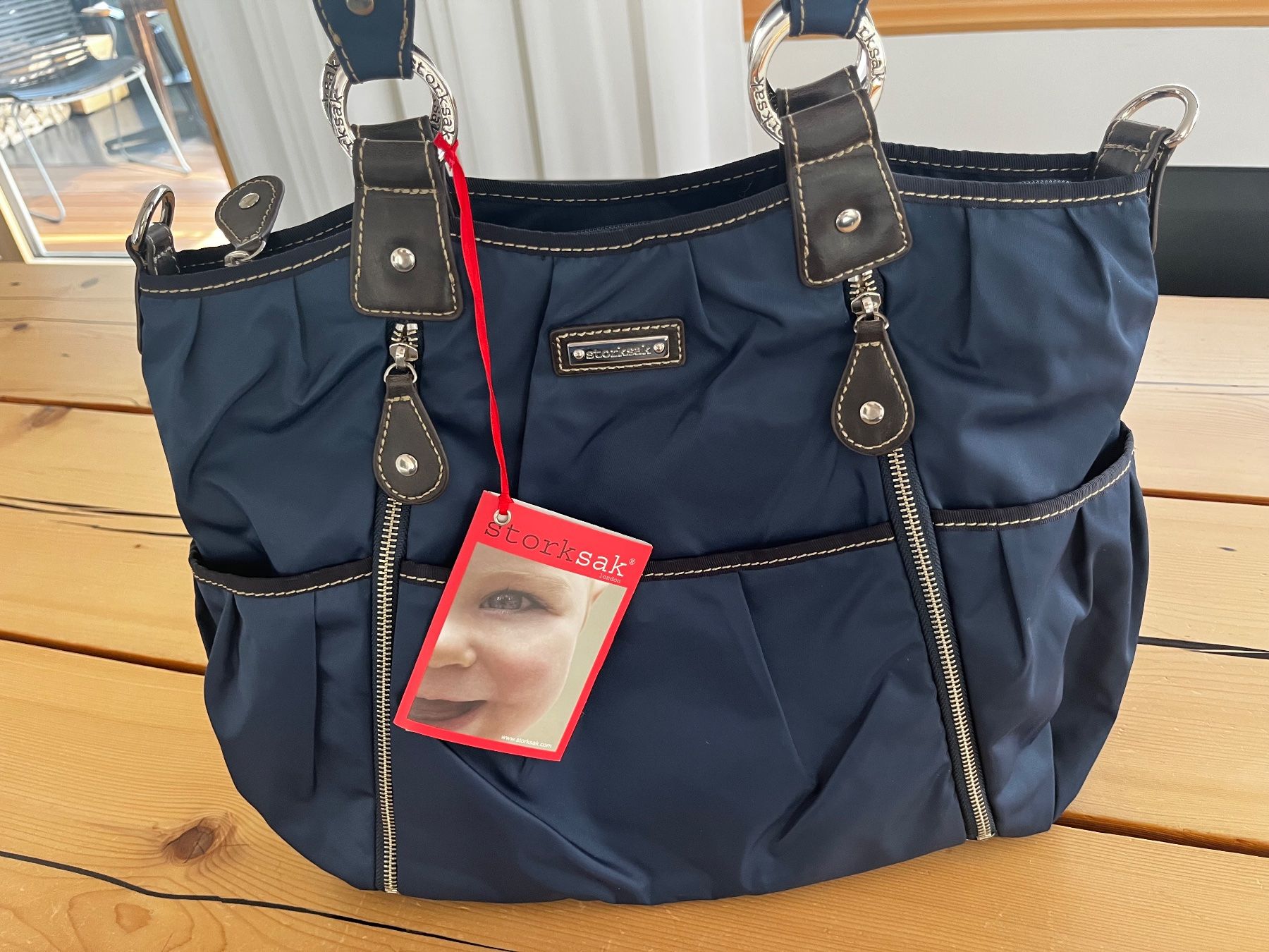 Borse: Neue Storksak Olivia Nylon Wickeltasche – Nuovo e nell'imballaggio originale da Davos Dorf venduto da AJRMBA 5