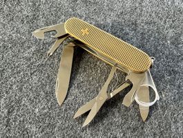 Victorinox Explorer, W3rktrieb Messing-Schalen Old Cross