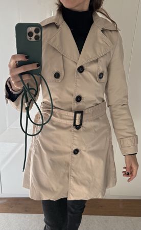 Stylish Beige Trench Coat Mantel