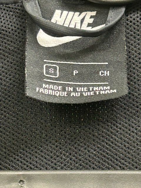 Jacken: Nike Sportjacke Grösse S – Gebraucht aus Wangen ZH von Fruti4ric 1