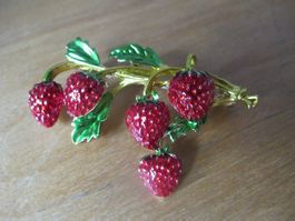 Erdbeer-Brosche, neuwertig, Sommer-Accessoire