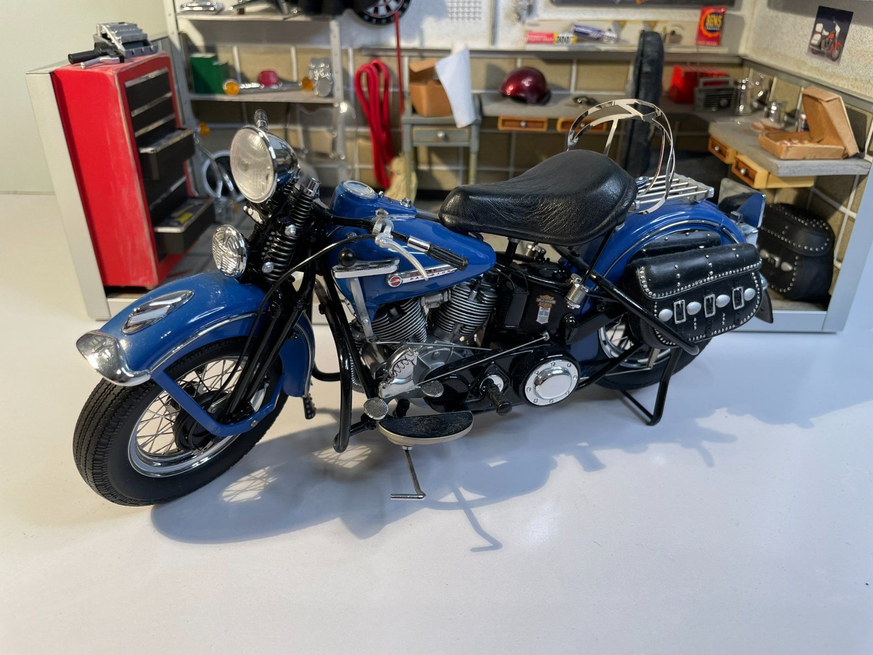 Franklin Mint Kit di modellismo & Modellini statici: Franklin Mint 1948 Harley Davidson Panhead inkl. Garage – Nuovo (secondo la descrizione) da Bättwil venduto da Samuel_Wyss 8