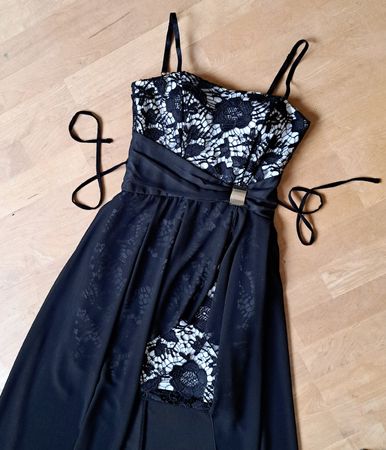 Abendkleid Rinascimento Gr S