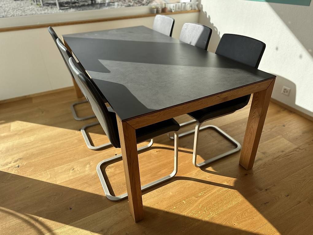 Tables: Esstisch mit Keramikplatte – D'occasion à Bühler par luca.zollinger
